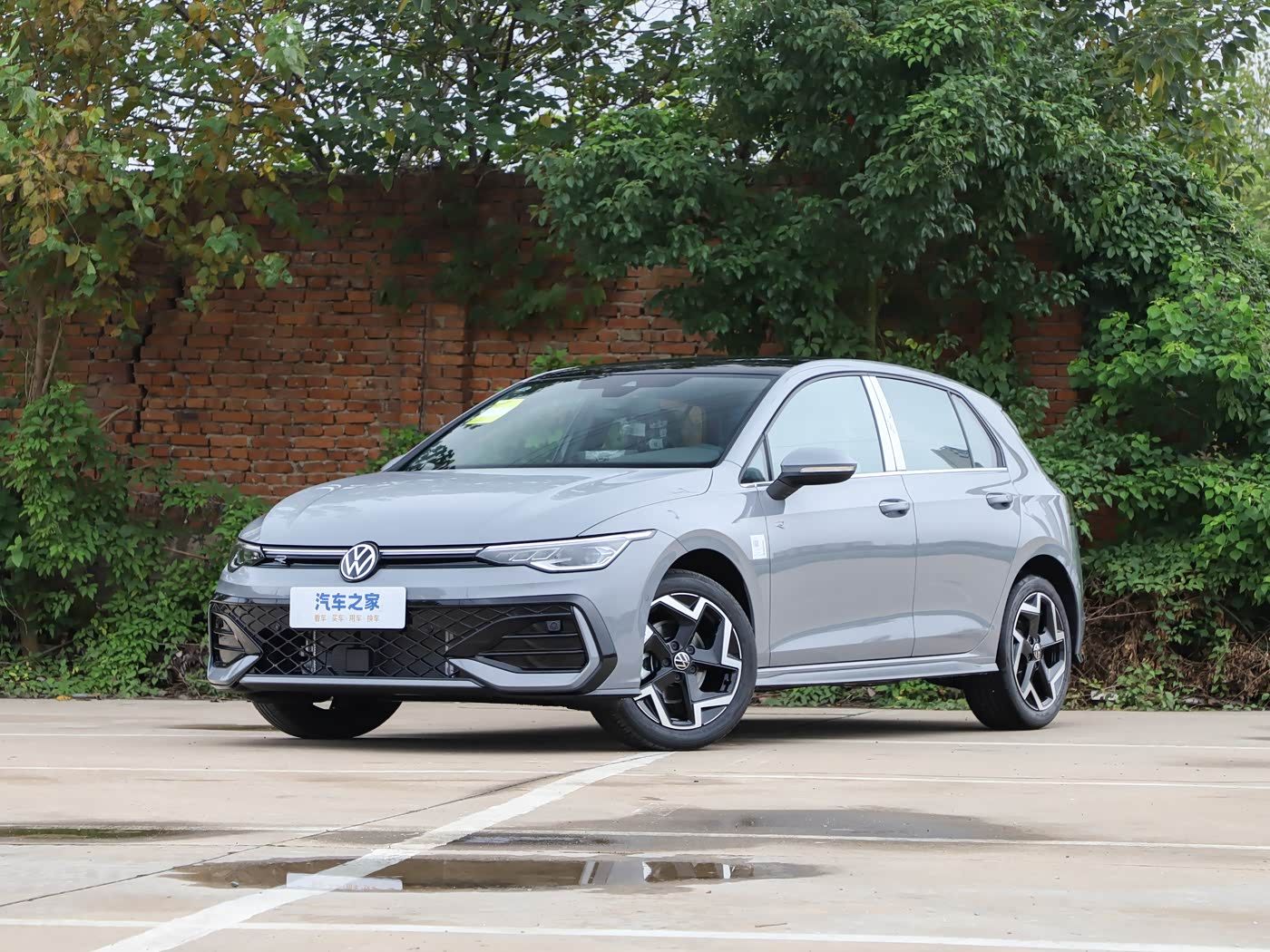 Volkswagen Golf 2026 300TSI R-Line